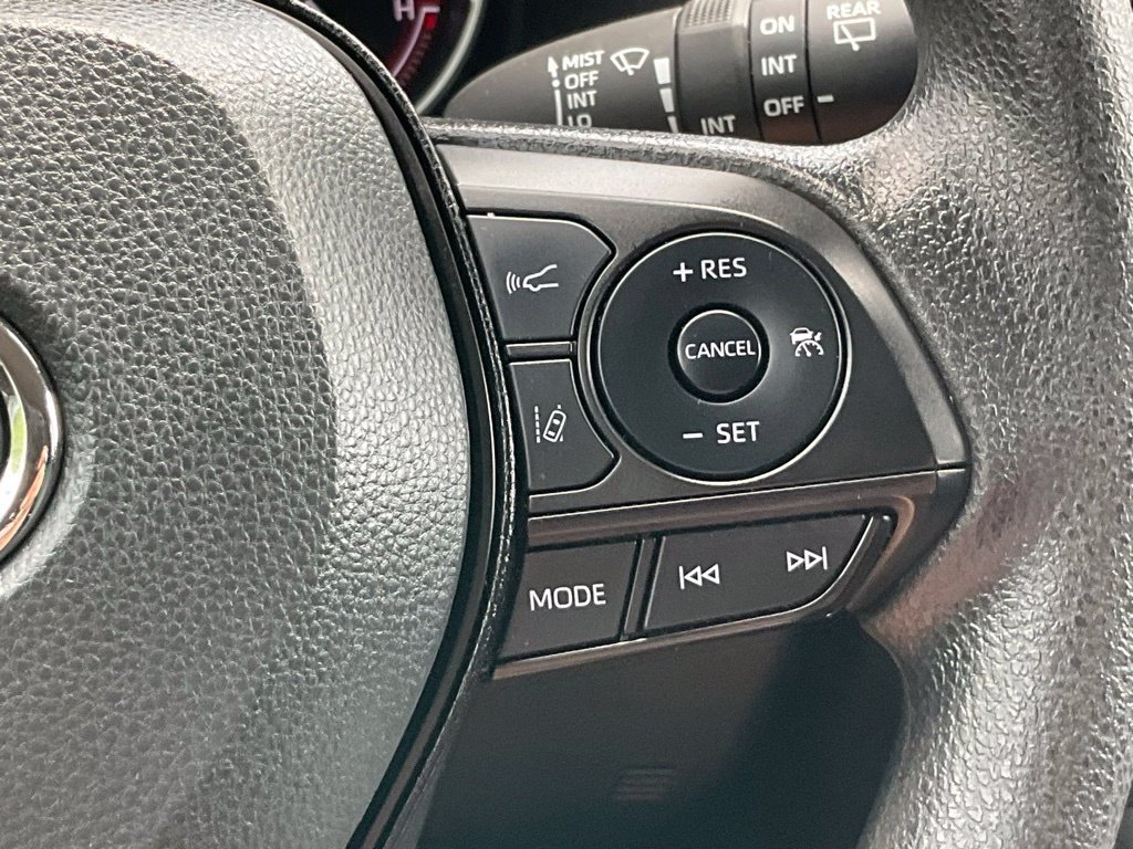 Used 2025 Toyota RAV4 XLE AWD/4WD image 5