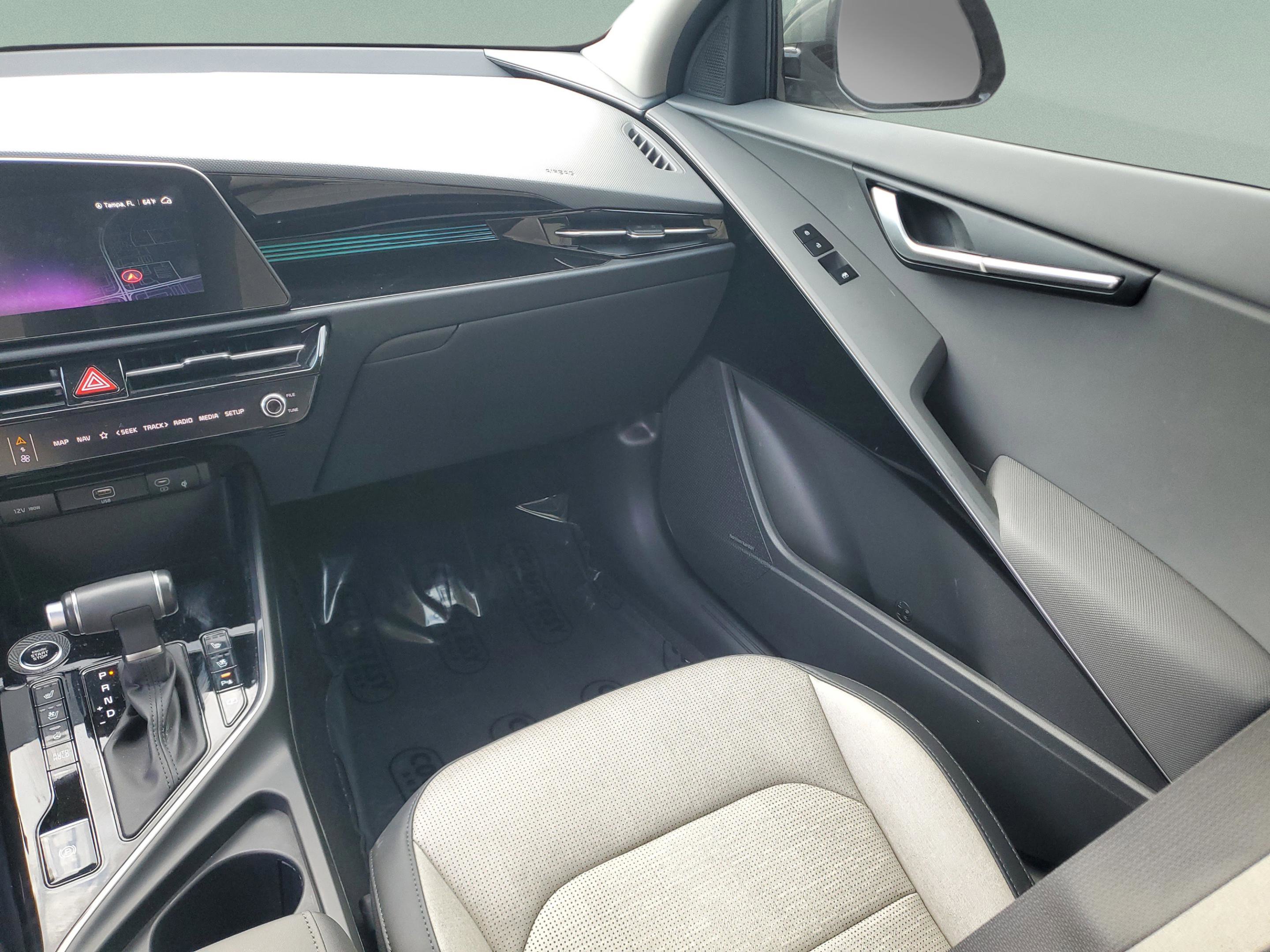 Certified 2024 Kia Niro SX Touring image 16