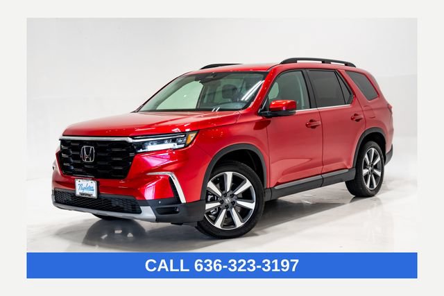 Used 2025 Honda Pilot Touring image 1