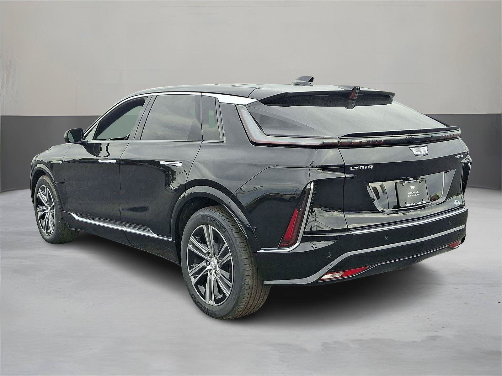 New 2026 Cadillac Lyriq Luxury AWD/4WD image 4