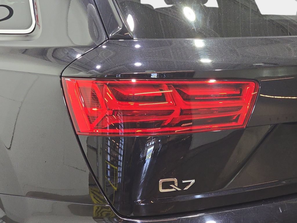 Used 2017 Audi Q7 3.0T Prestige w/ Prestige Package AWD/4WD image 38