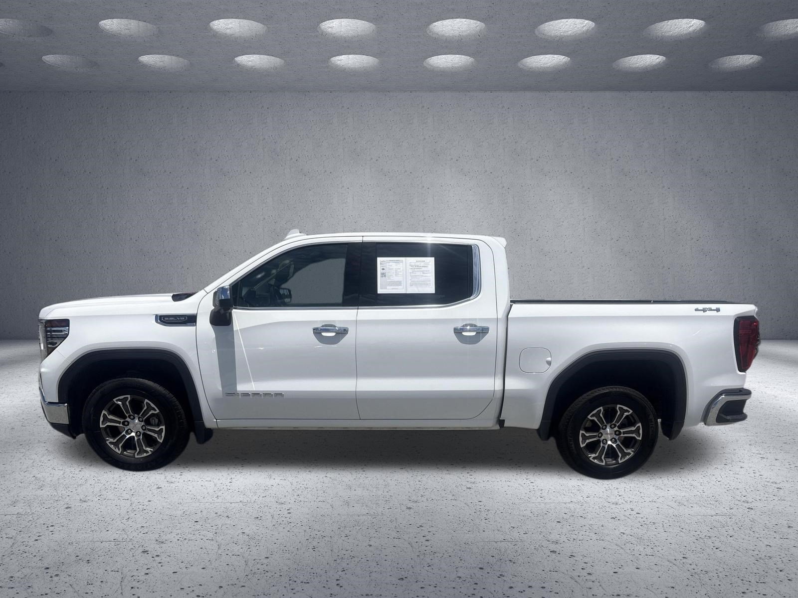 Used 2025 GMC Sierra 1500 SLT AWD/4WD image 2