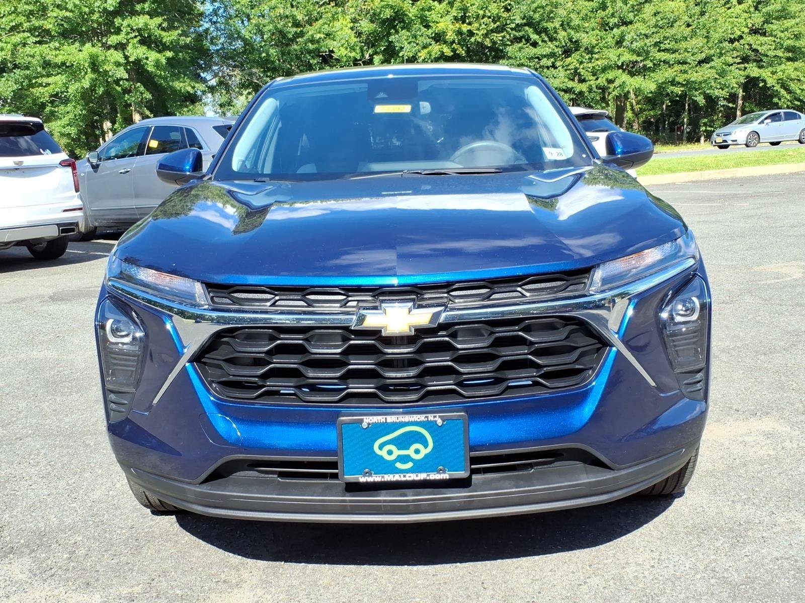 Used 2024 Chevrolet Trax LS w/ LS Convenience Package FWD image 2