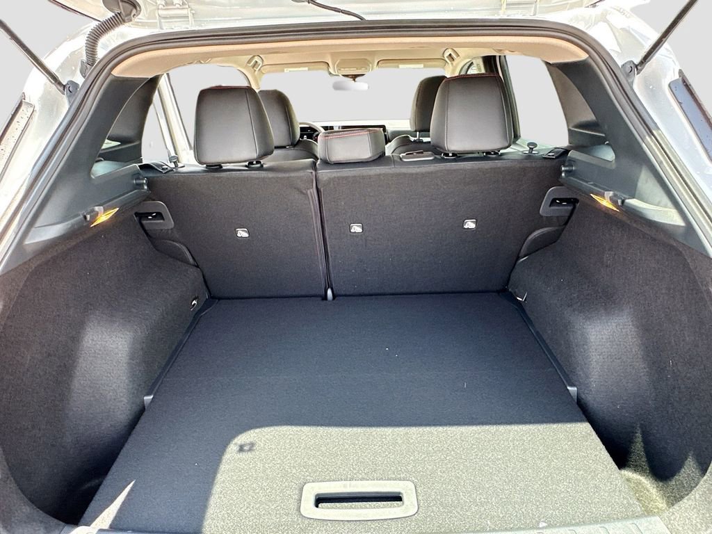 Used 2025 Nissan Kicks SR image 21