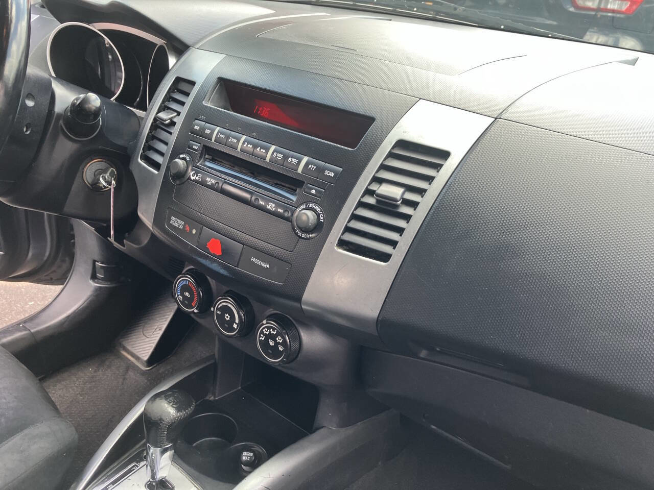 Used 2009 Mitsubishi Outlander ES image 31