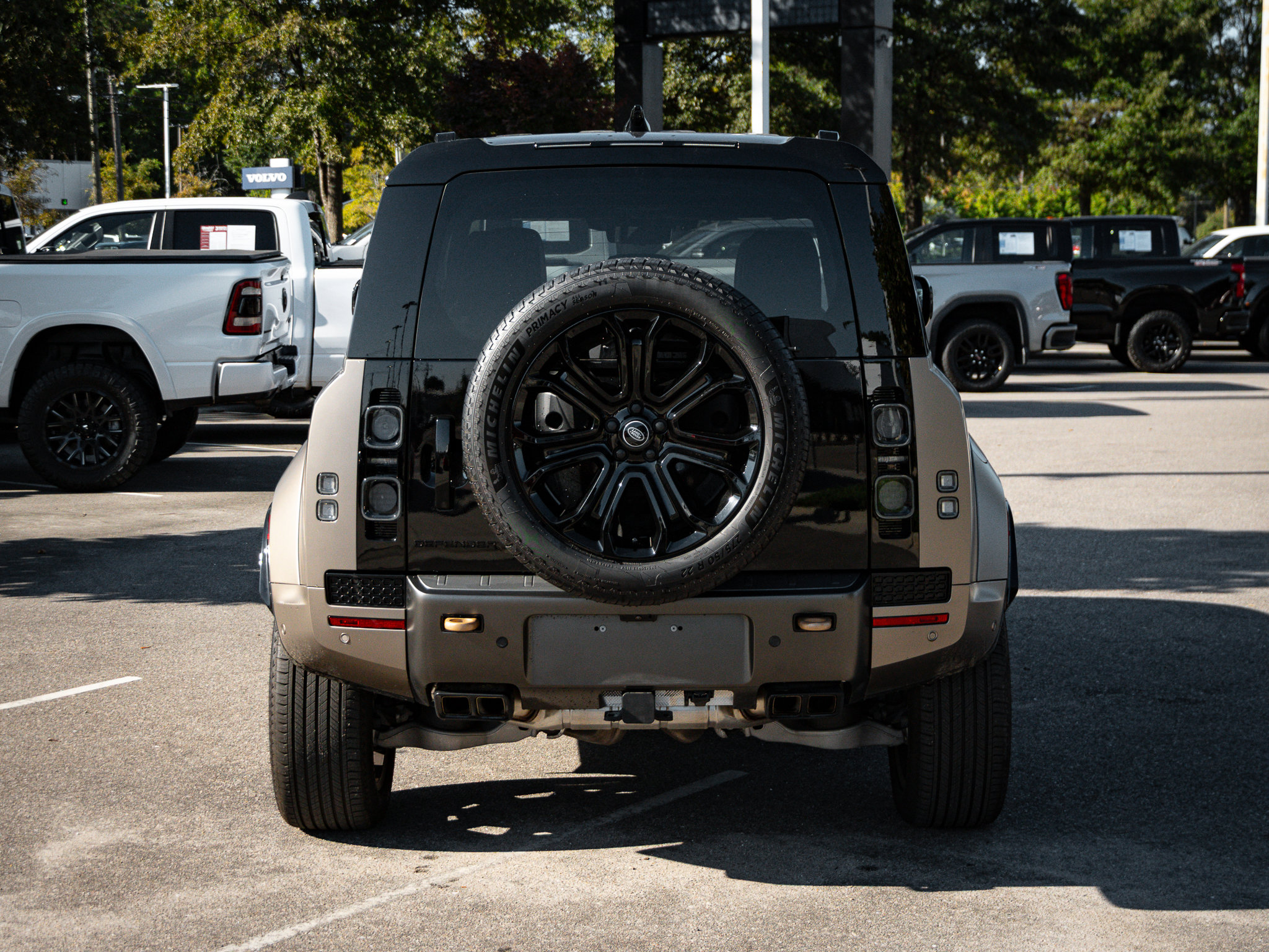 Used 2025 Land Rover Defender 110 image 11