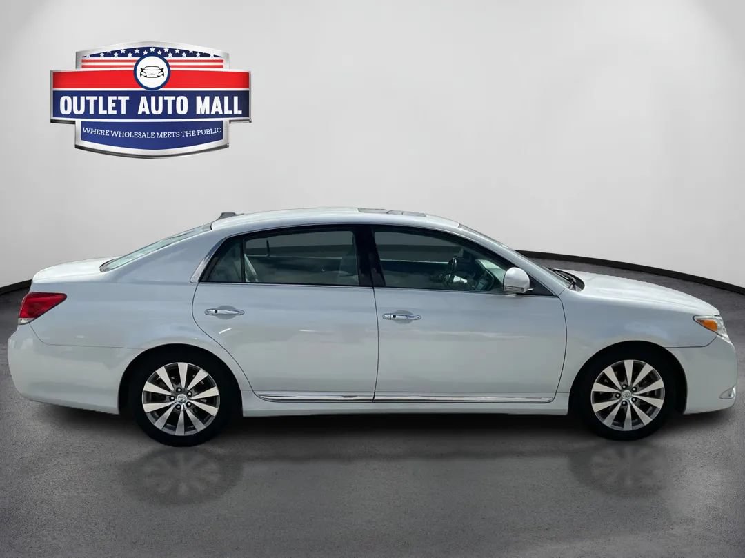 Used 2012 Toyota Avalon Limited FWD image 2