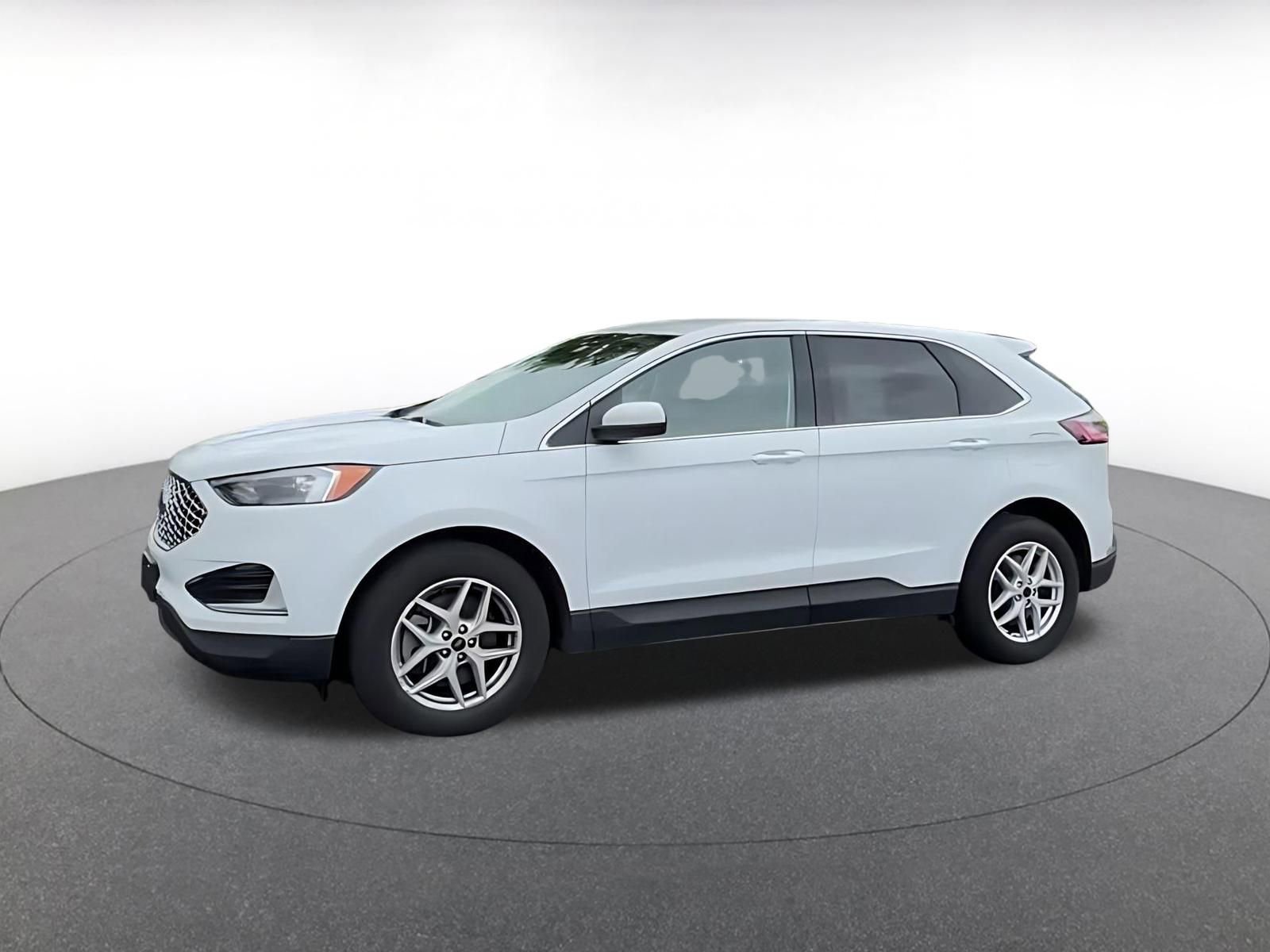 Used 2024 Ford Edge SEL image 8