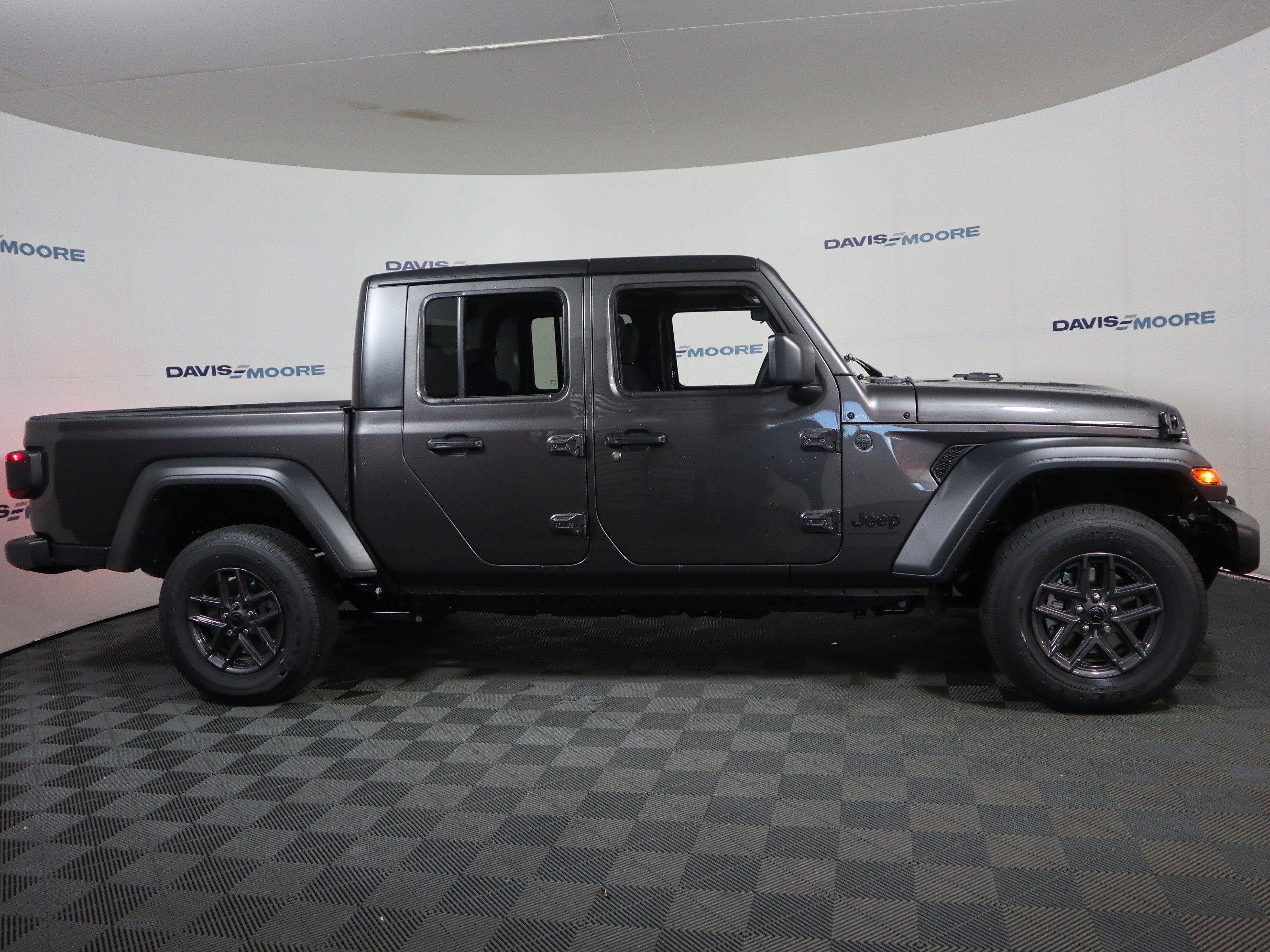 New 2026 Jeep Gladiator Sport AWD/4WD image 4