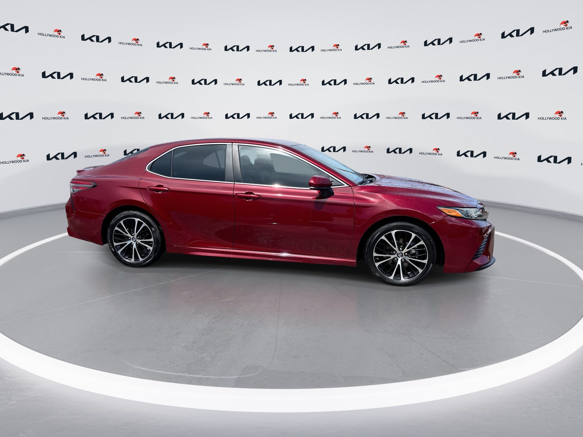 Used 2018 Toyota Camry SE FWD image 9