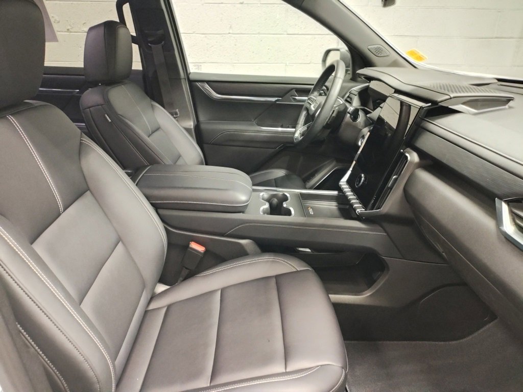 Used 2024 GMC Acadia Elevation w/ Black Edition image 7