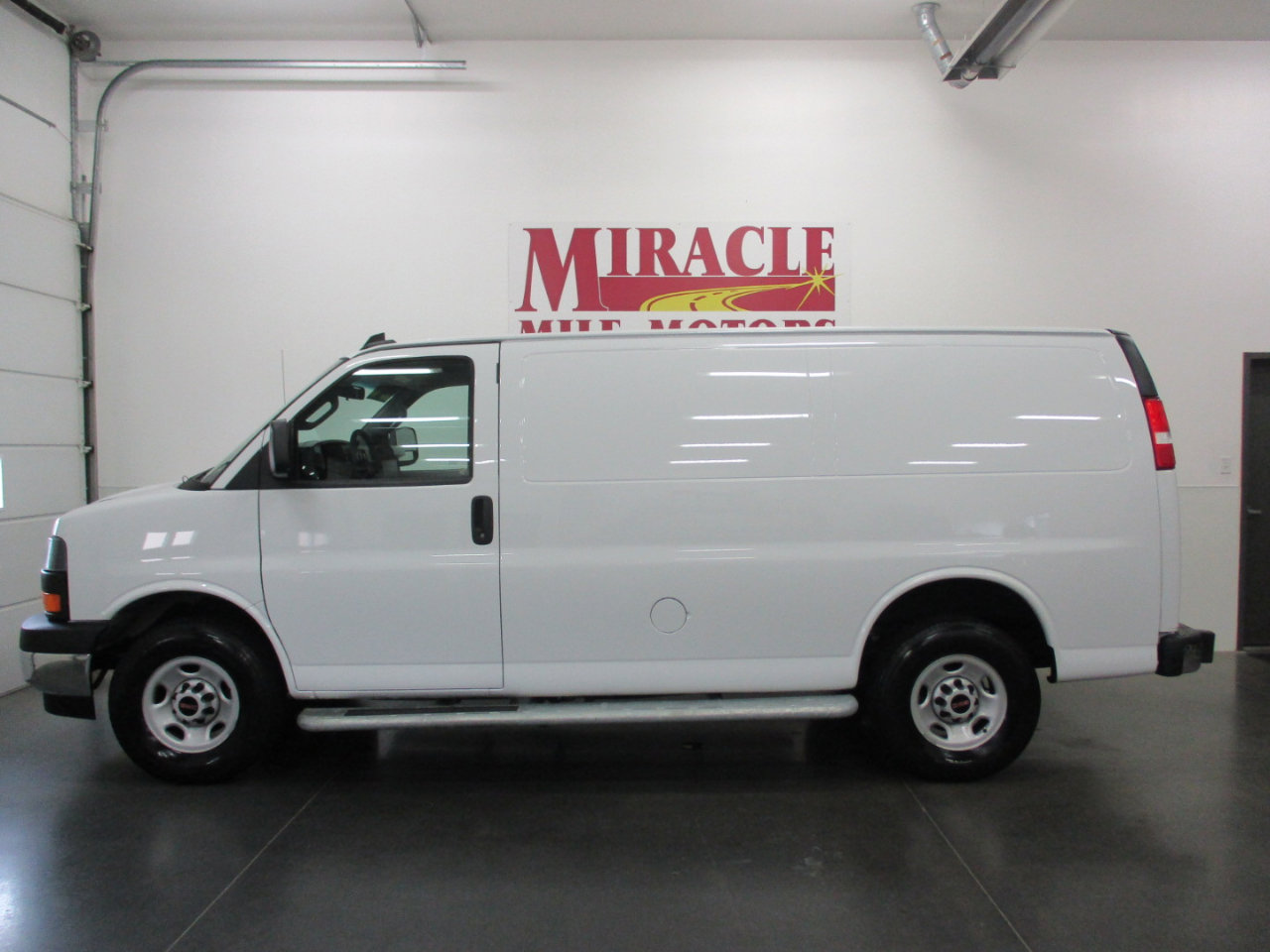 Used 2024 GMC Savana 2500 w/ Driver Convenience Package image 2