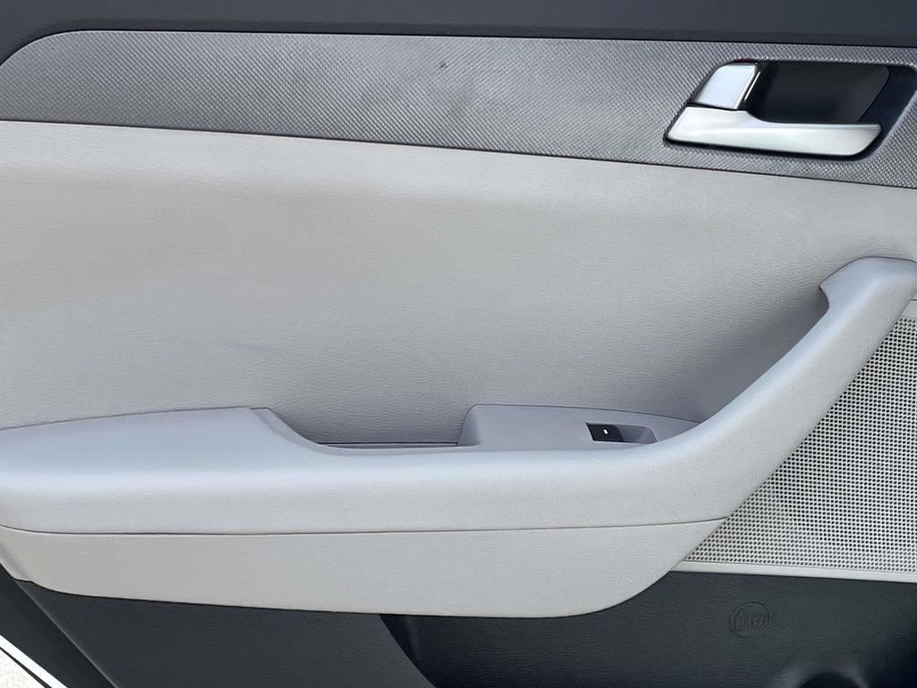 Used 2017 Hyundai Sonata SE FWD image 9