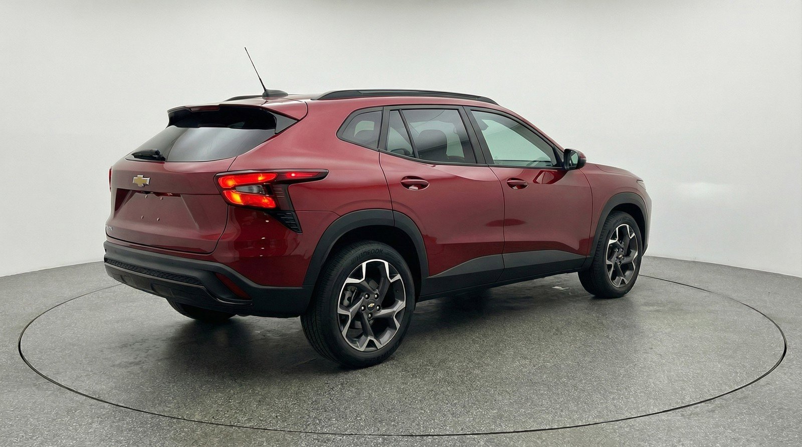 Used 2025 Chevrolet Trax LT w/ LT Convenience Package image 9