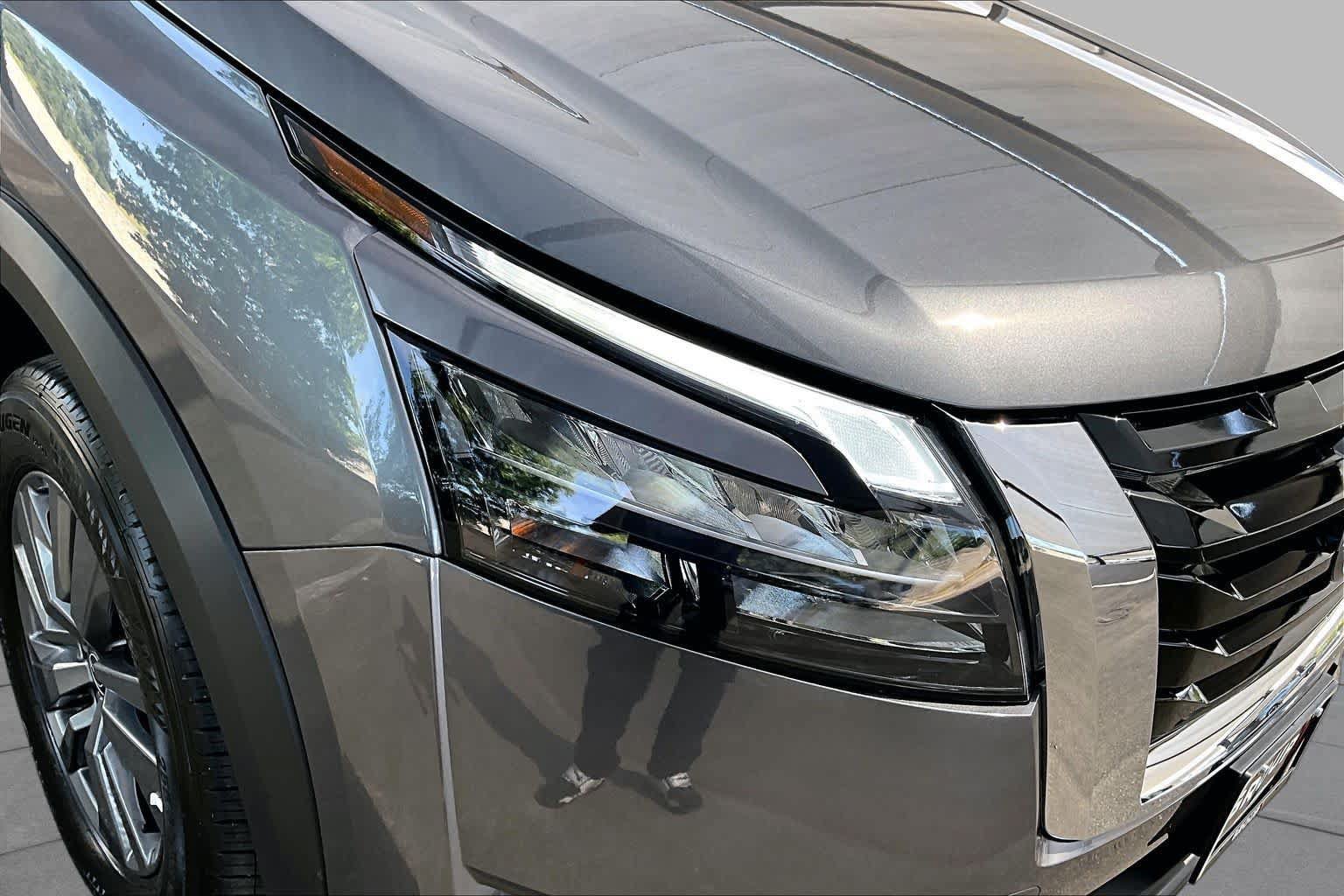 Certified 2025 Nissan Pathfinder SV w/ SV Premium Package FWD image 28