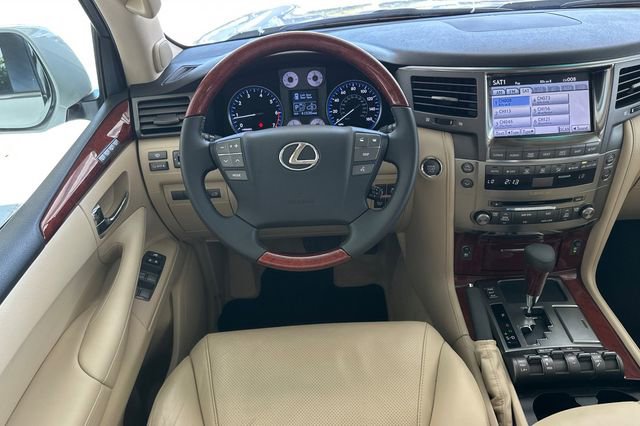 Used 2011 Lexus LX 570 4WD image 17