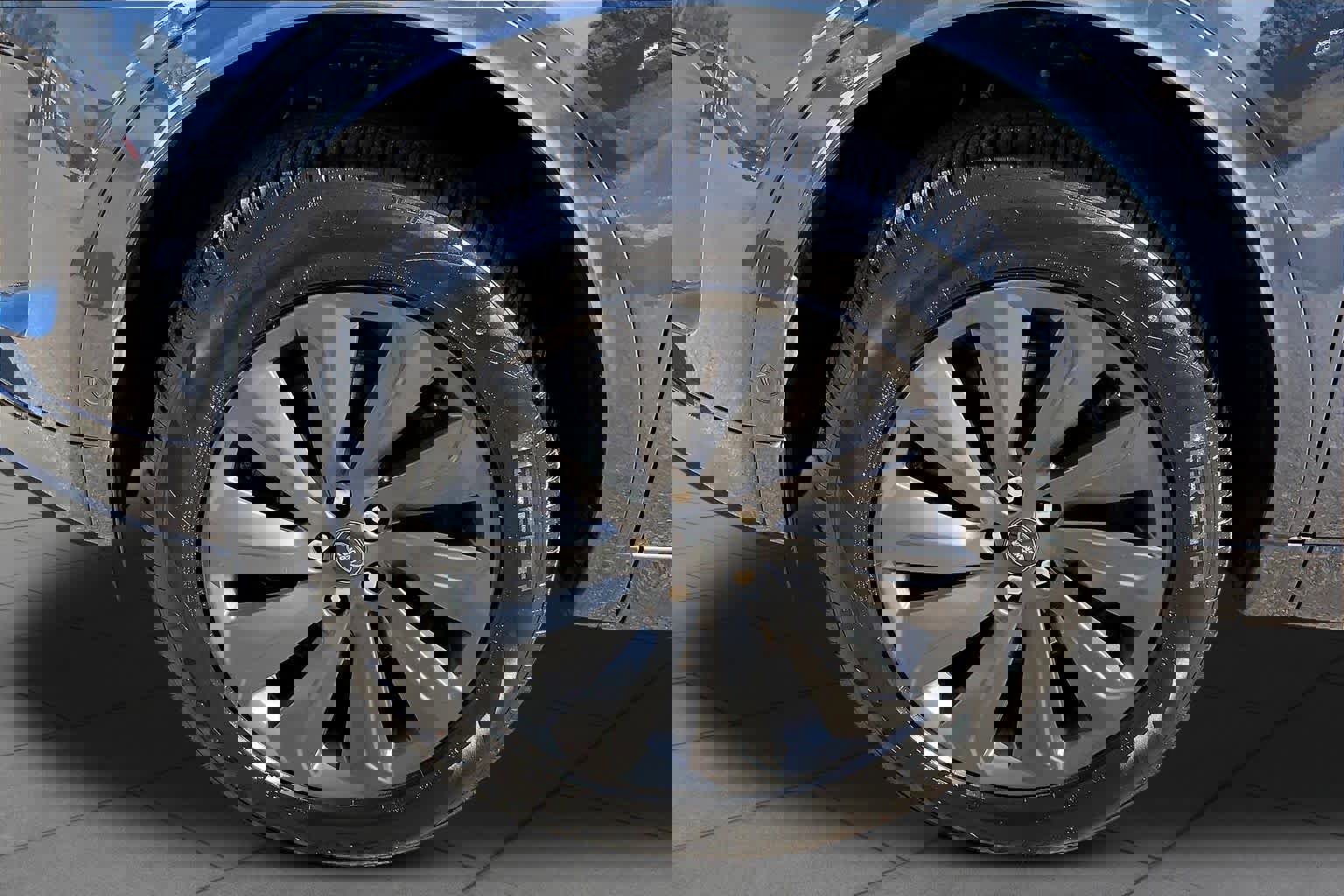 Used 2025 Land Rover Discovery Sport S image 11