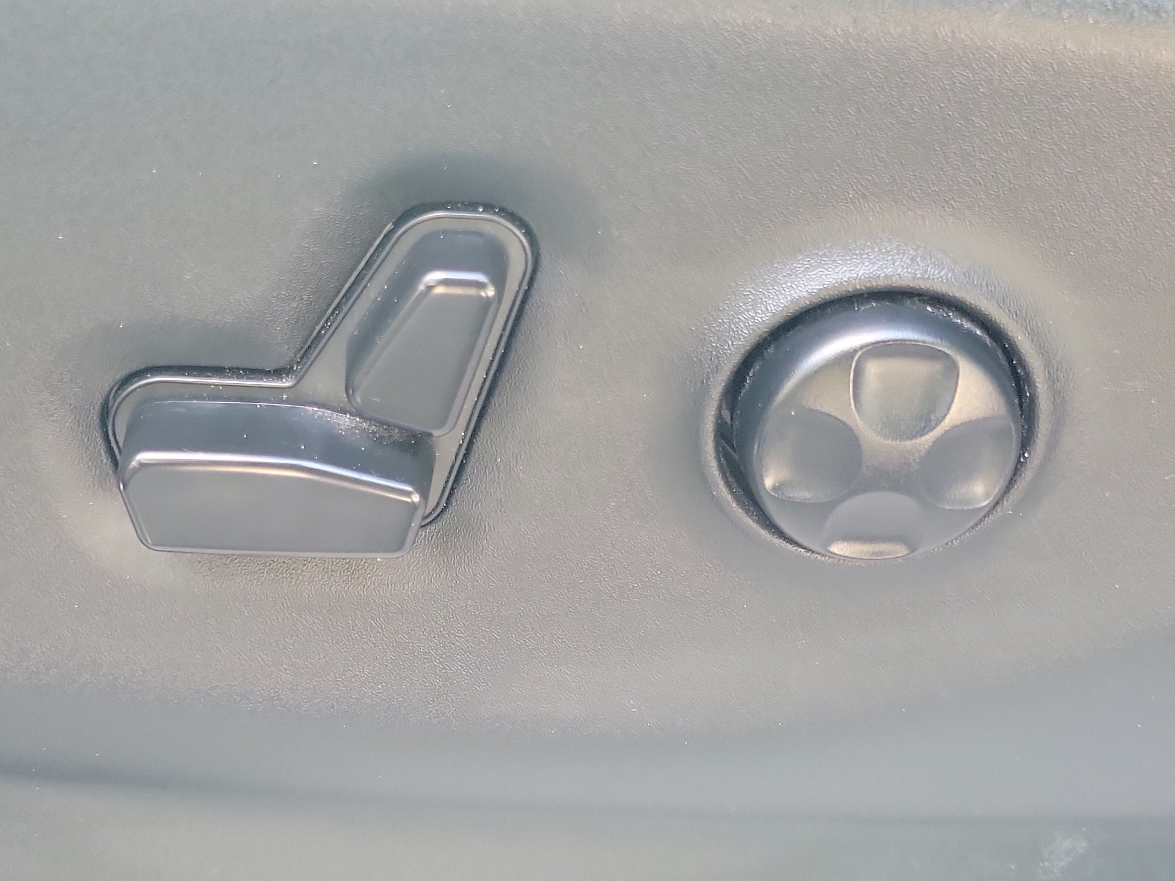 Used 2023 Chrysler Voyager LX FWD image 23
