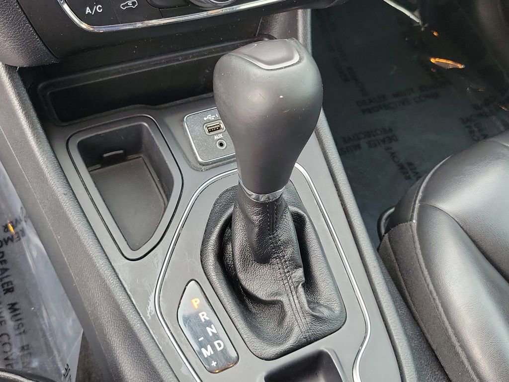 Used 2020 Jeep Cherokee Latitude Plus FWD image 26