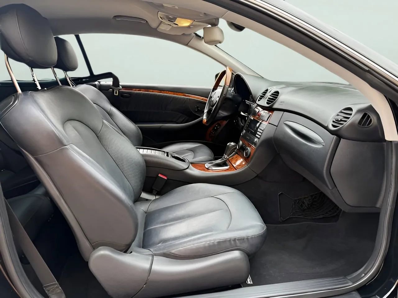 Used 2009 Mercedes-Benz CLK 350 Coupe image 20