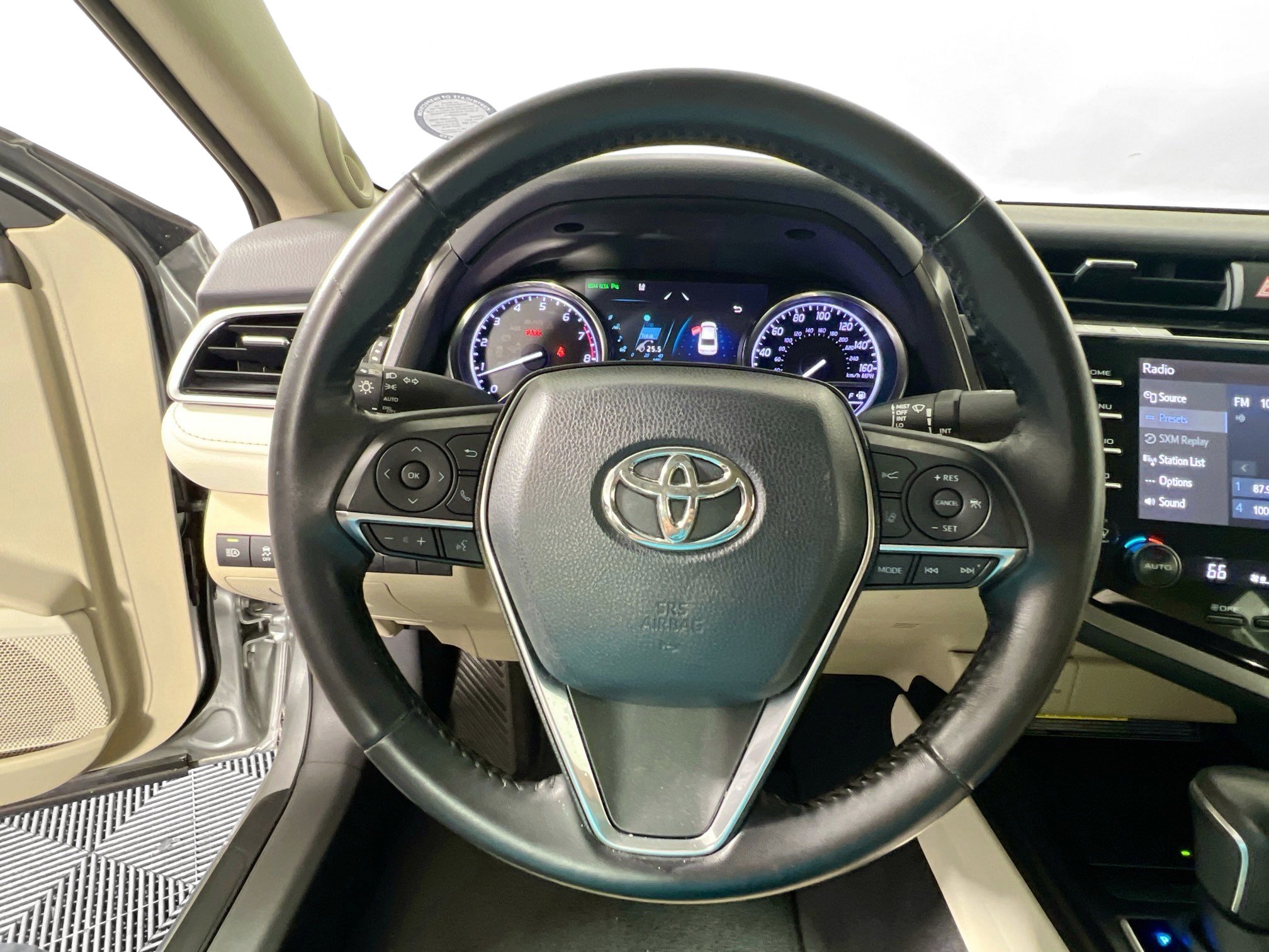Used 2018 Toyota Camry XLE w/ Audio Package FWD image 17