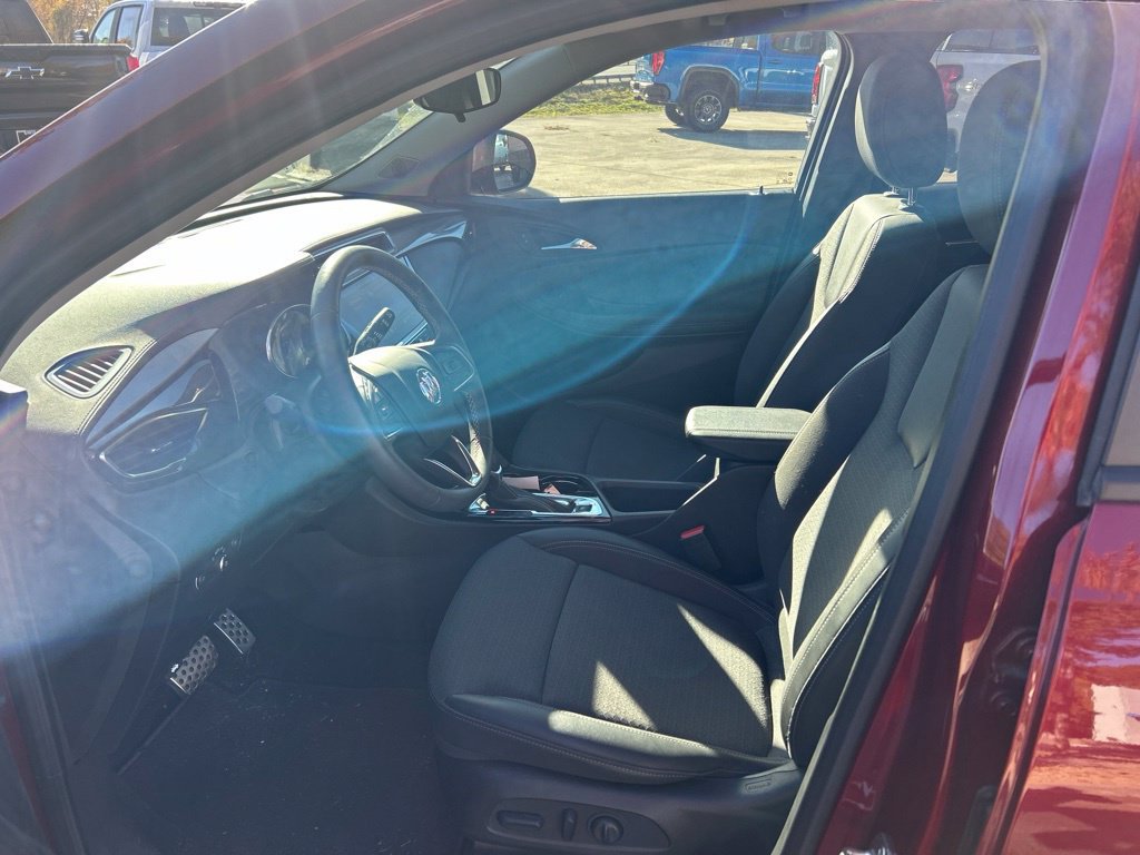 Used 2023 Buick Encore GX Select w/ Sport Touring Package FWD image 9