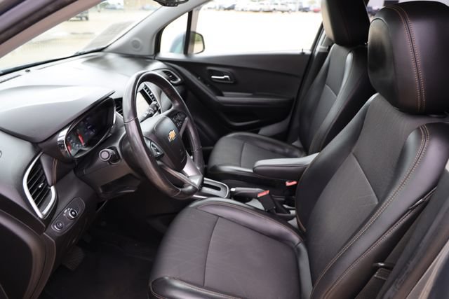 Used 2019 Chevrolet Trax LT w/ LT Convenience Package FWD image 12