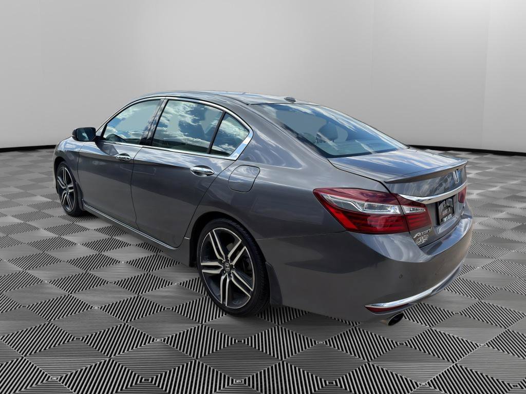 Used 2016 Honda Accord Touring image 5