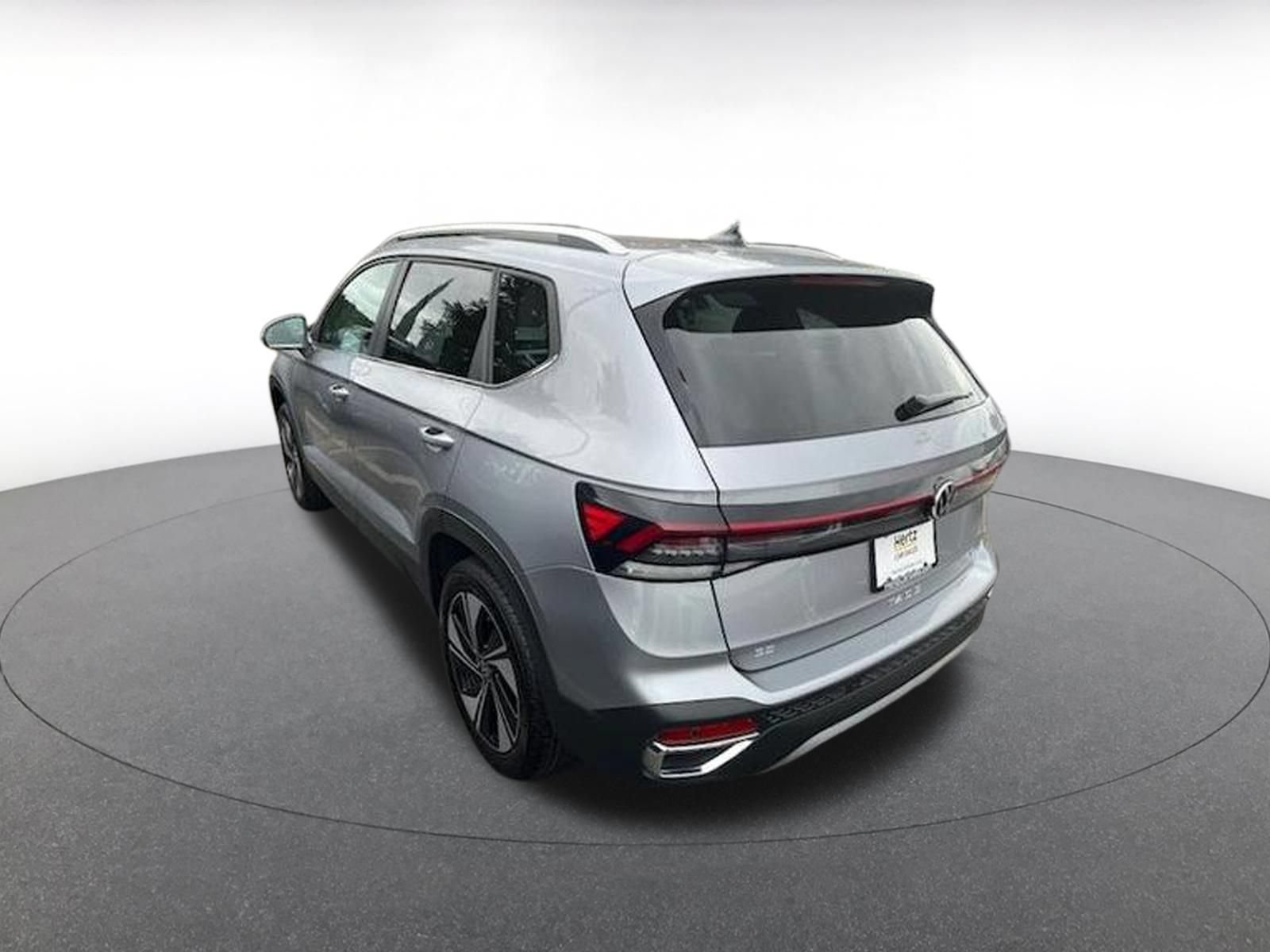 Used 2026 Volkswagen Taos SE AWD/4WD image 6
