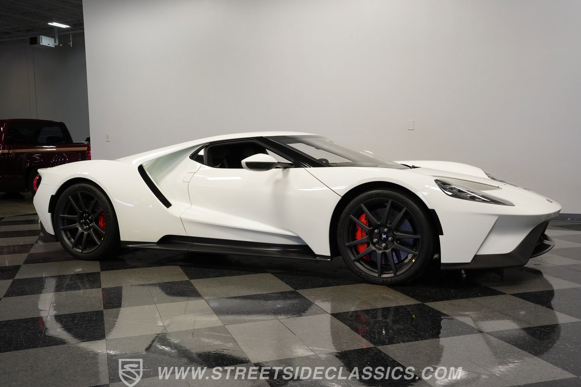 Used 2017 Ford GT RWD image 15