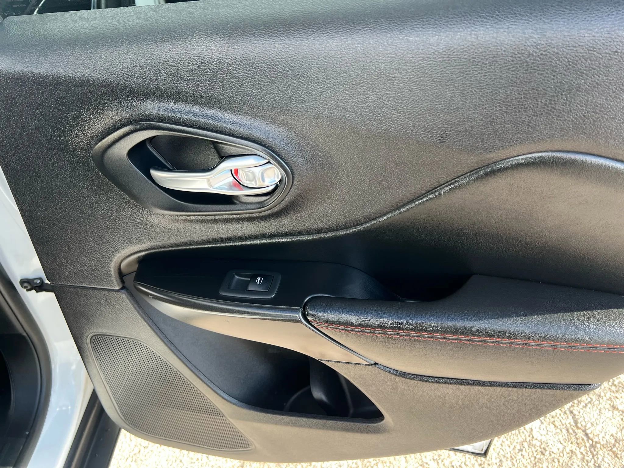 Used 2020 Jeep Cherokee Trailhawk w/ Cold Weather Group image 20