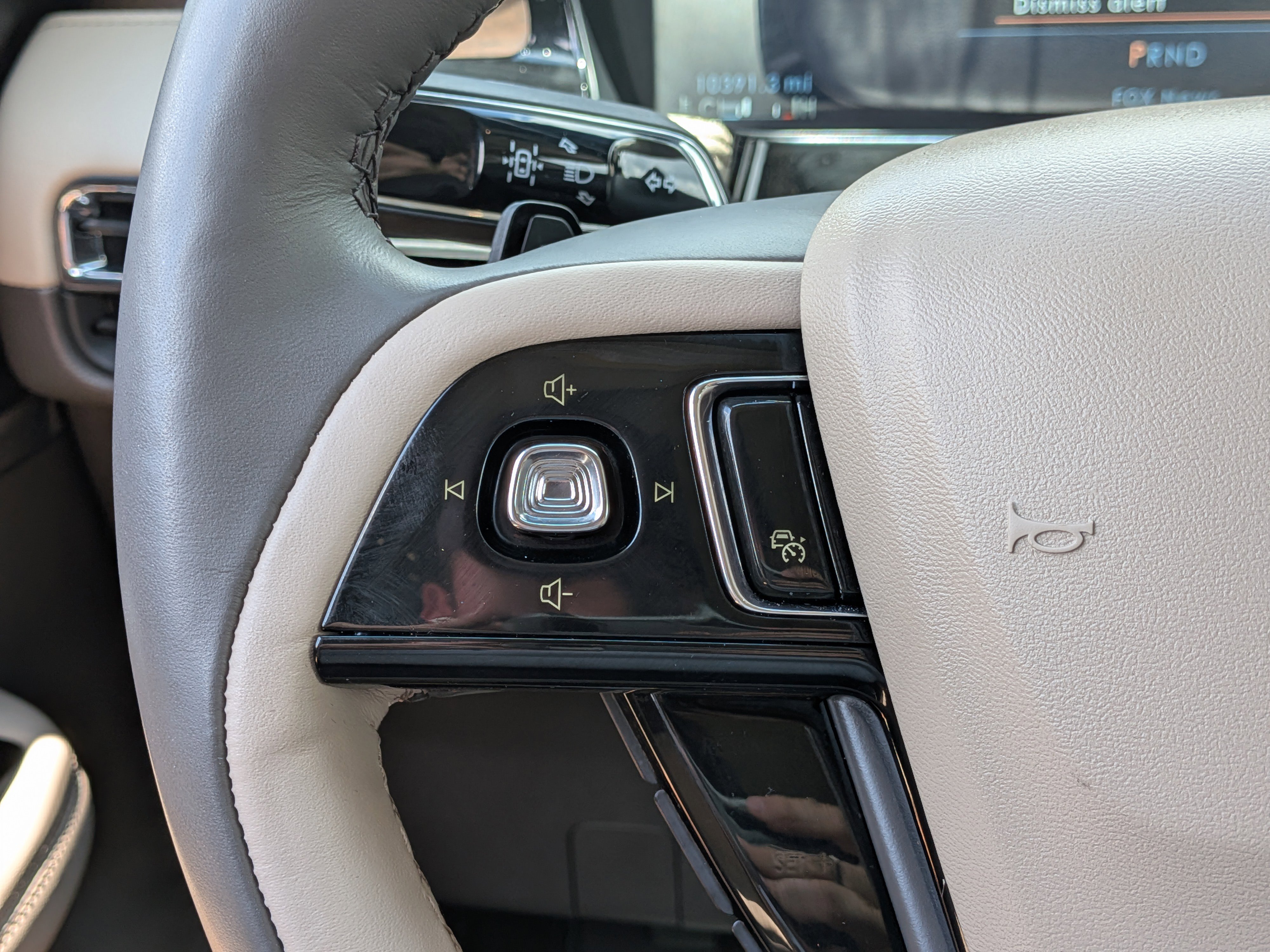 Used 2023 Lincoln Corsair Reserve w/ Equipment Group 201A image 25