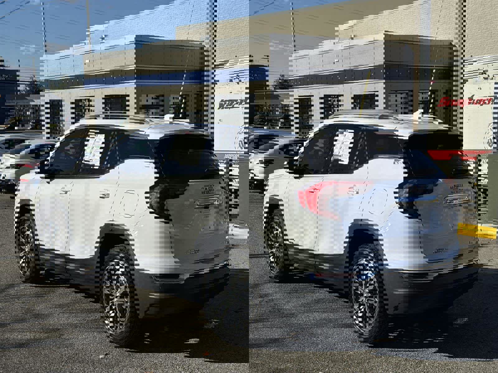 Used 2021 GMC Terrain SLT w/ Infotainment Package II image 3