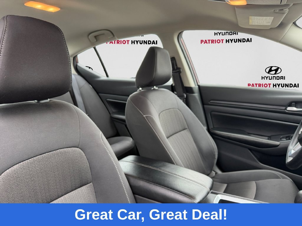 Used 2025 Nissan Altima 2.5 SV FWD image 13