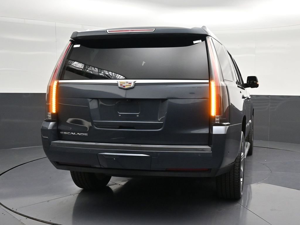 Used 2019 Cadillac Escalade Luxury RWD image 2