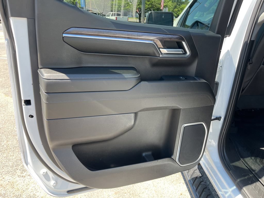 Used 2024 Chevrolet Silverado 1500 LTZ w/ LTZ Convenience Package II AWD/4WD image 19
