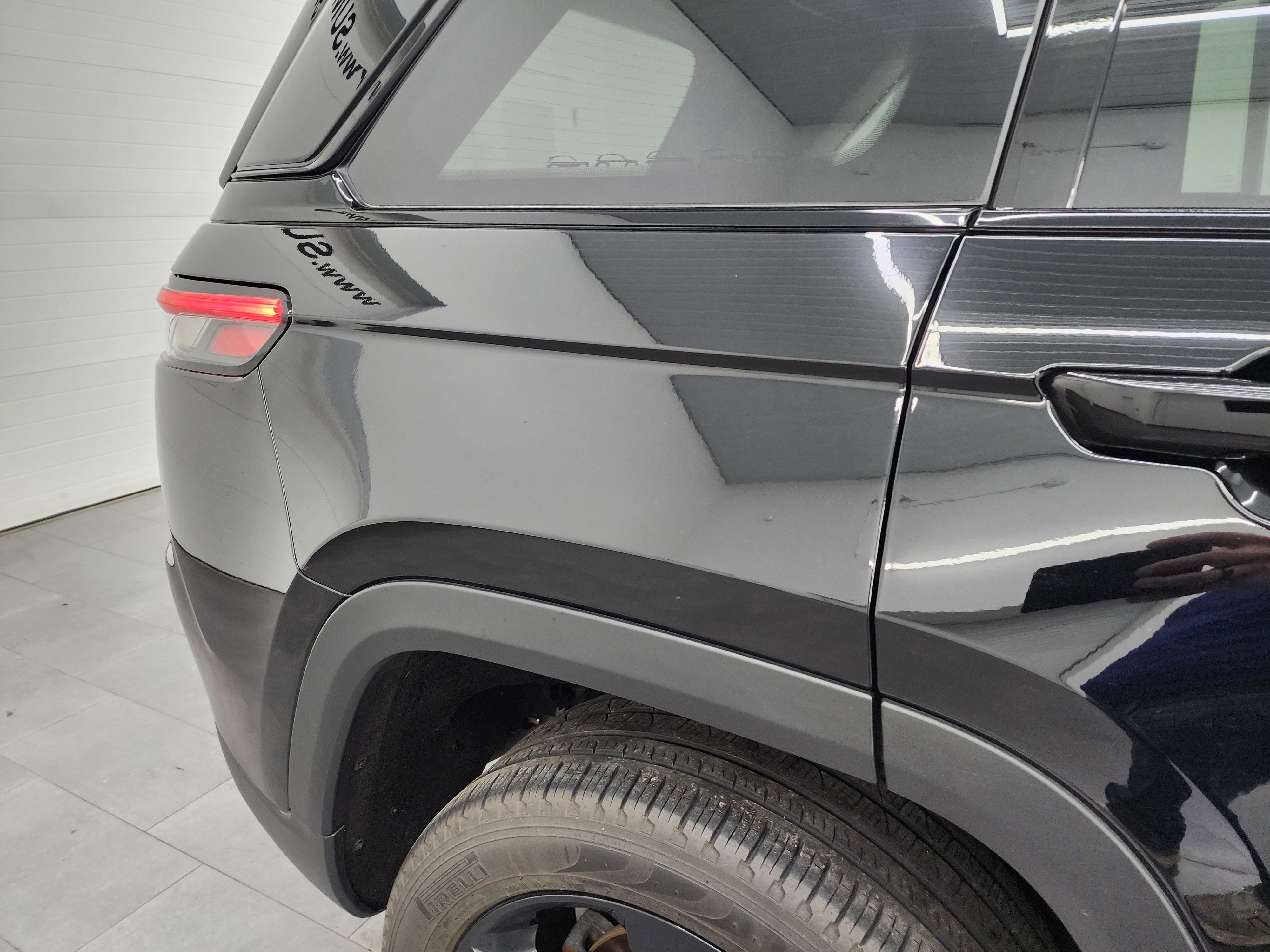 Used 2023 Jeep Grand Cherokee Limited w/ Black Appearance Package image 27