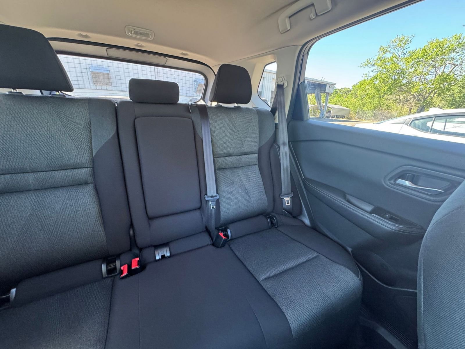 Used 2025 Nissan Rogue SV FWD image 39
