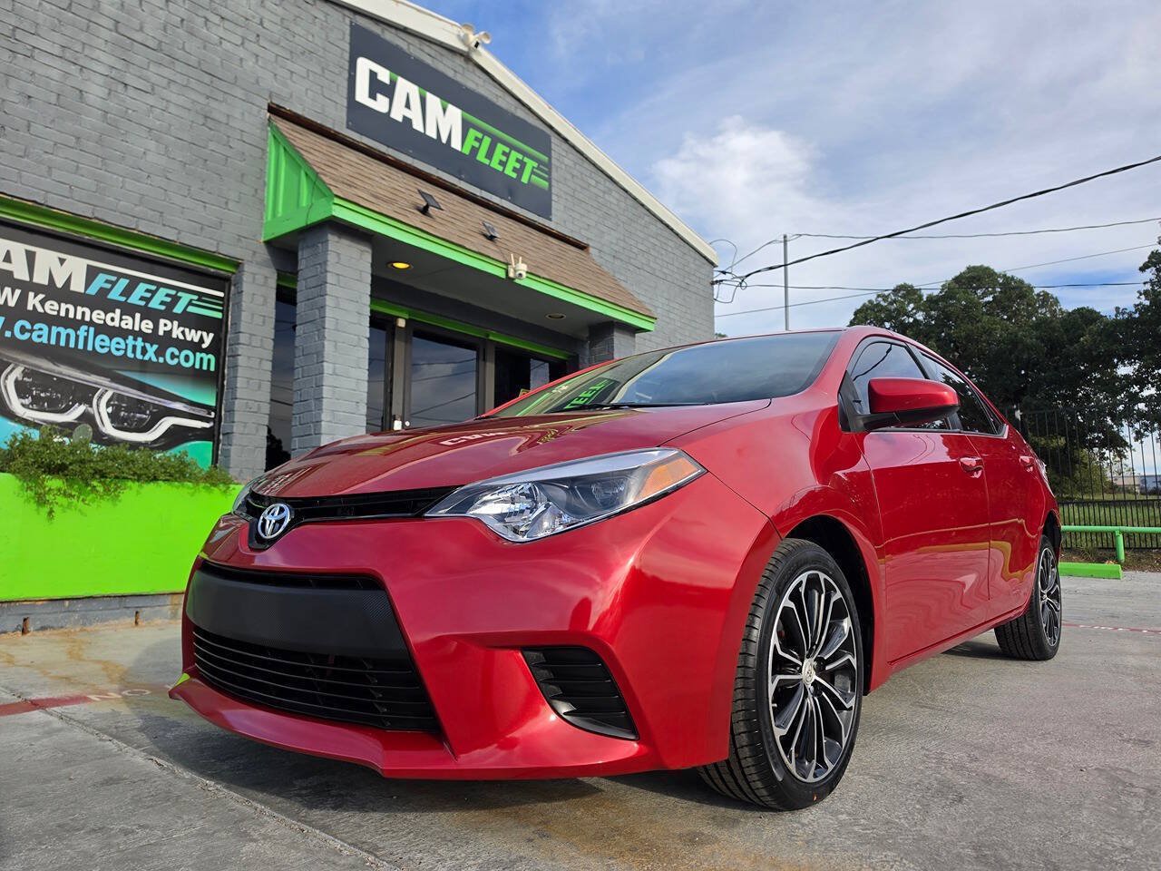 Used 2014 Toyota Corolla LE FWD image 2
