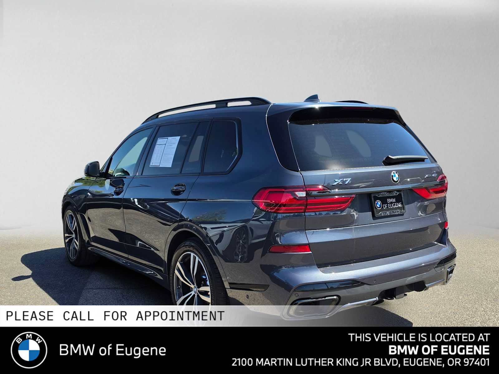 Used 2022 BMW X7 xDrive40i w/ M Sport Package AWD/4WD image 5