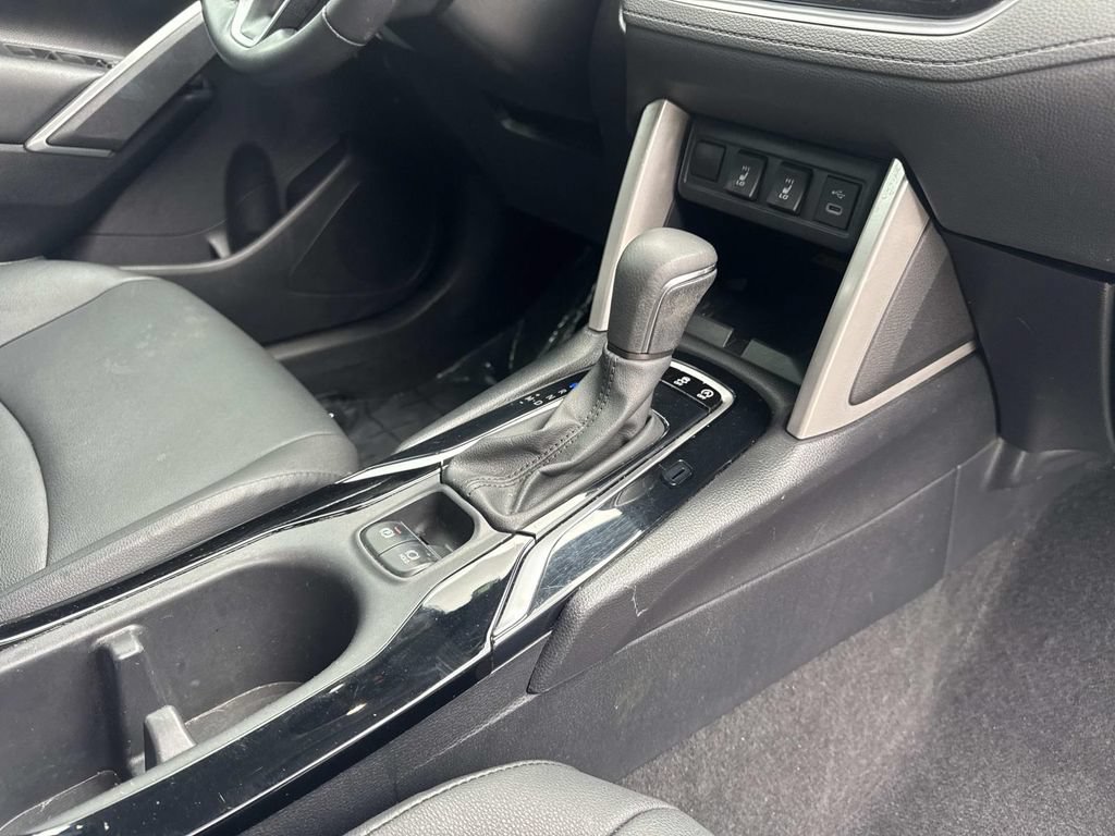 Used 2024 Toyota Corolla Cross XLE w/ Convenience Package FWD image 28
