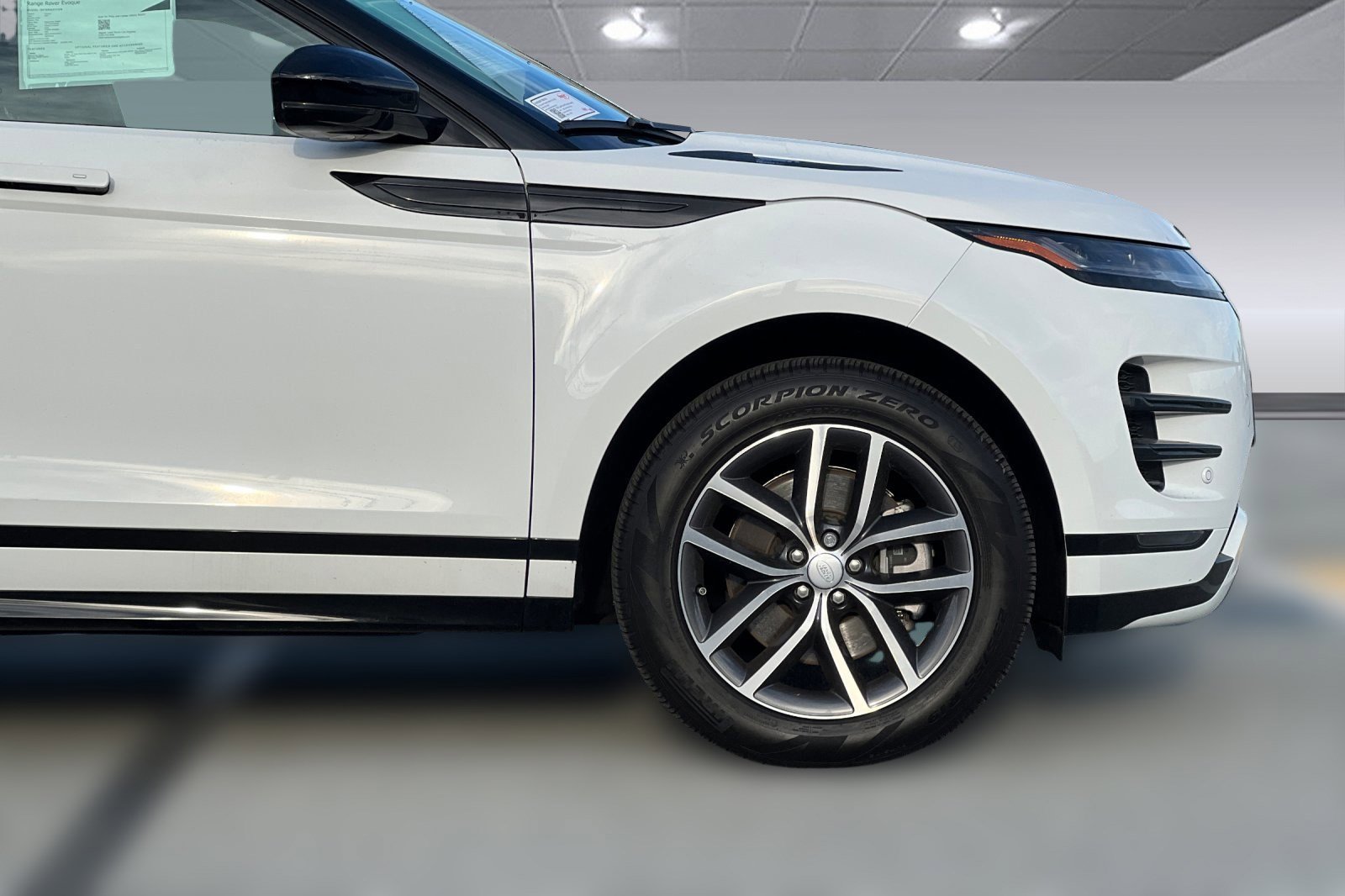 Used 2024 Land Rover Range Rover Evoque Dynamic SE image 36