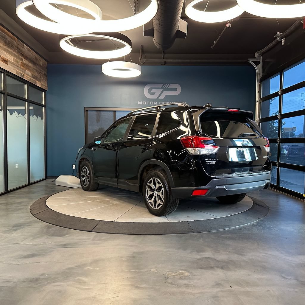 Used 2021 Subaru Forester Premium AWD/4WD image 5