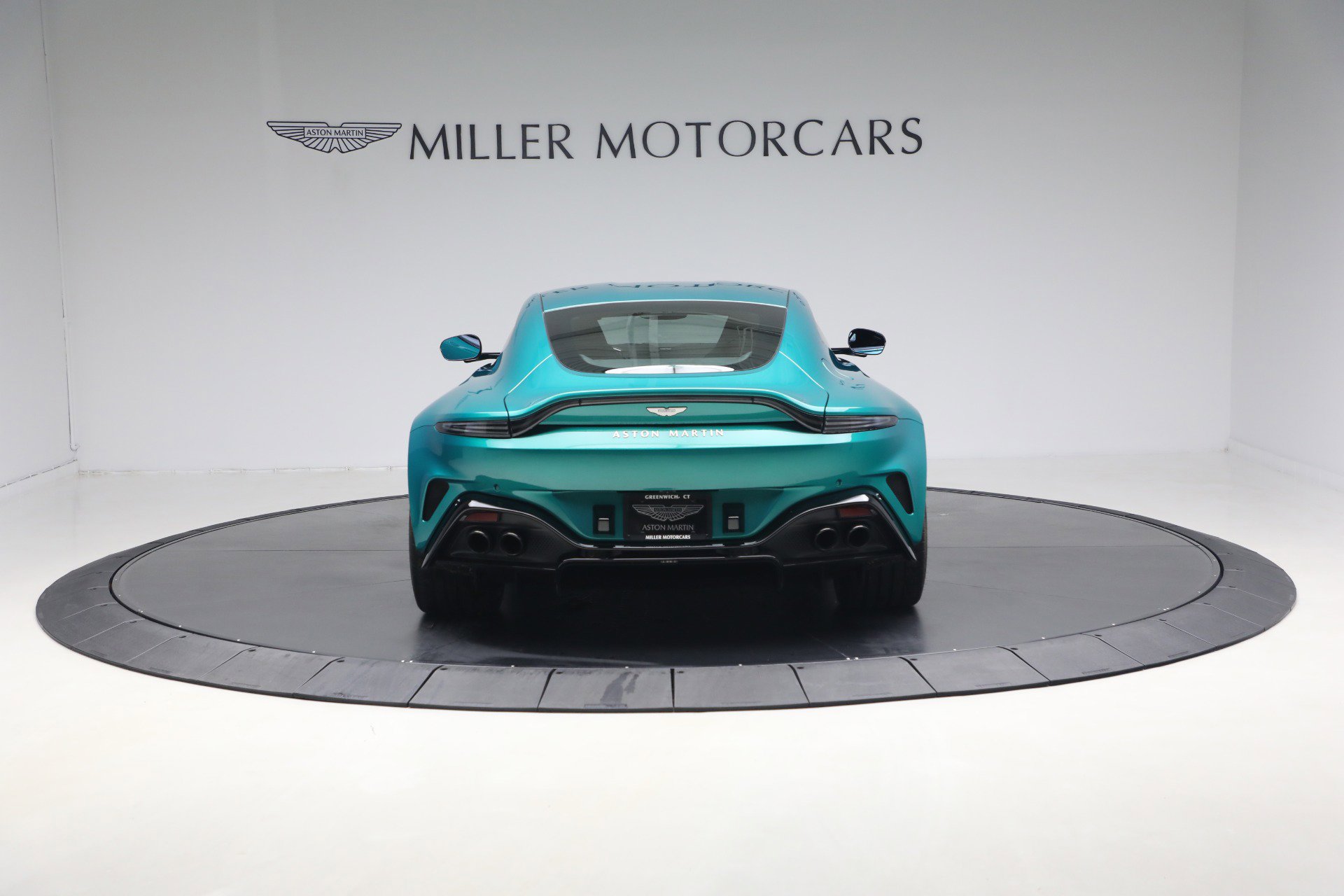 Used 2025 Aston Martin V8 Vantage Coupe image 6