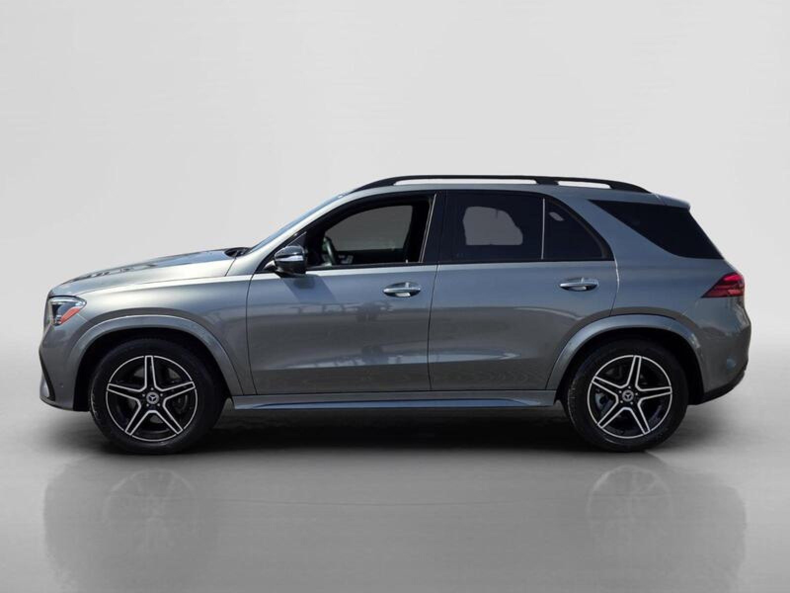 Certified 2025 Mercedes-Benz GLE 580 4MATIC image 2