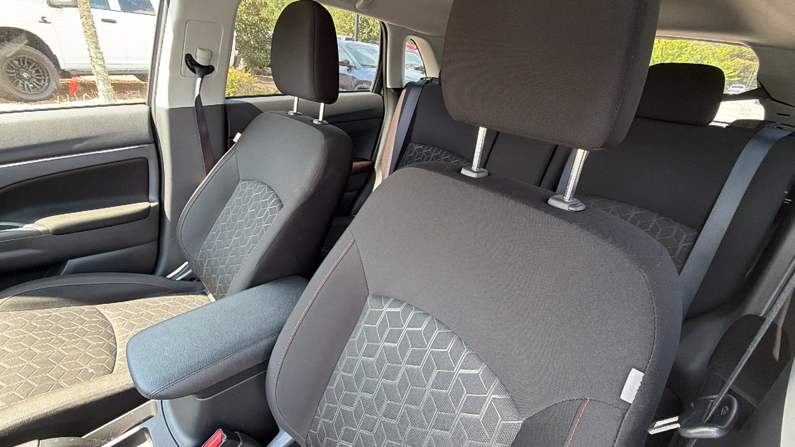 Used 2025 Mitsubishi Outlander Sport AWD image 17