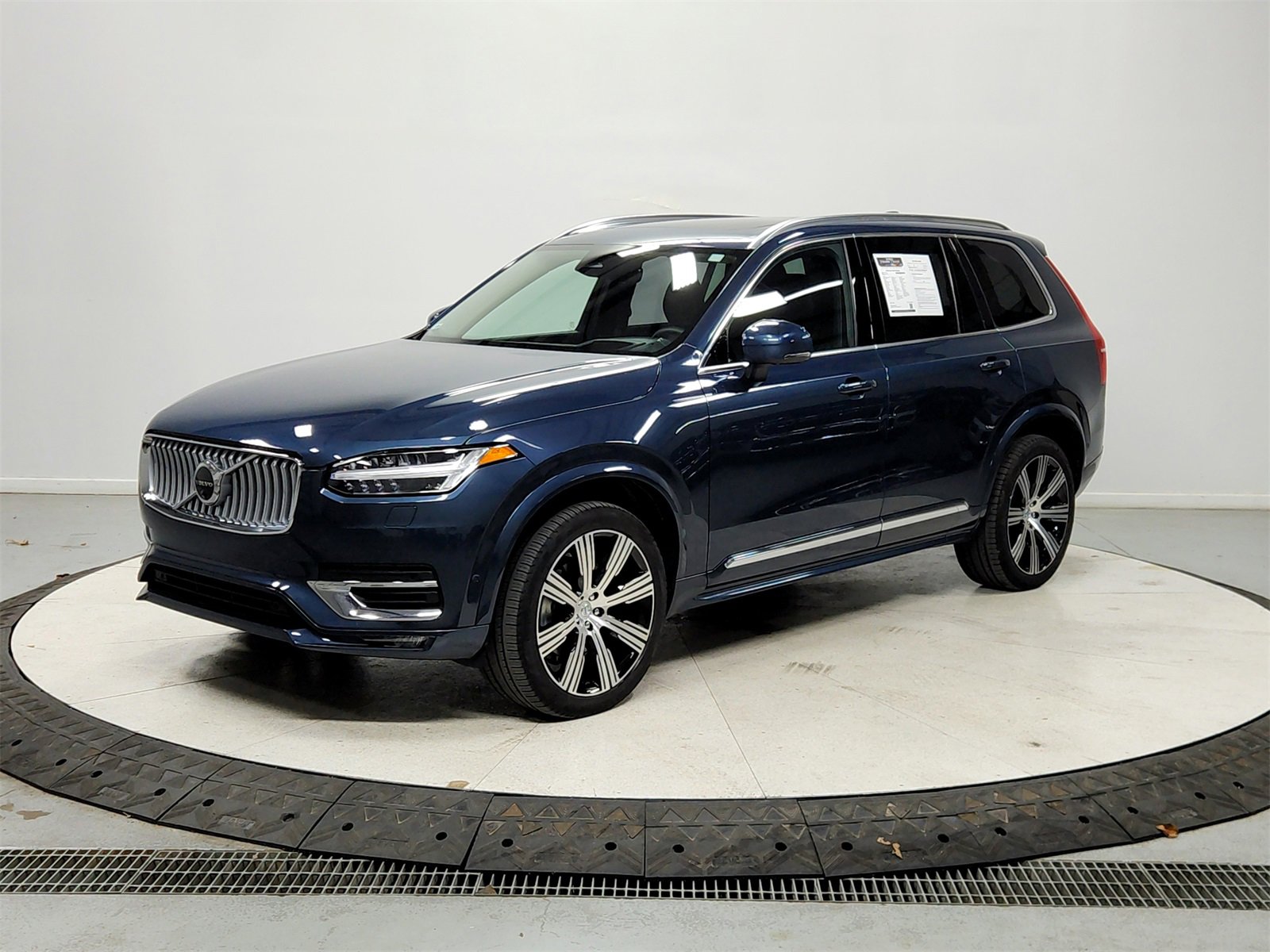 Used 2024 Volvo XC90 B6 Ultimate w/ Protection Package Premier image 3