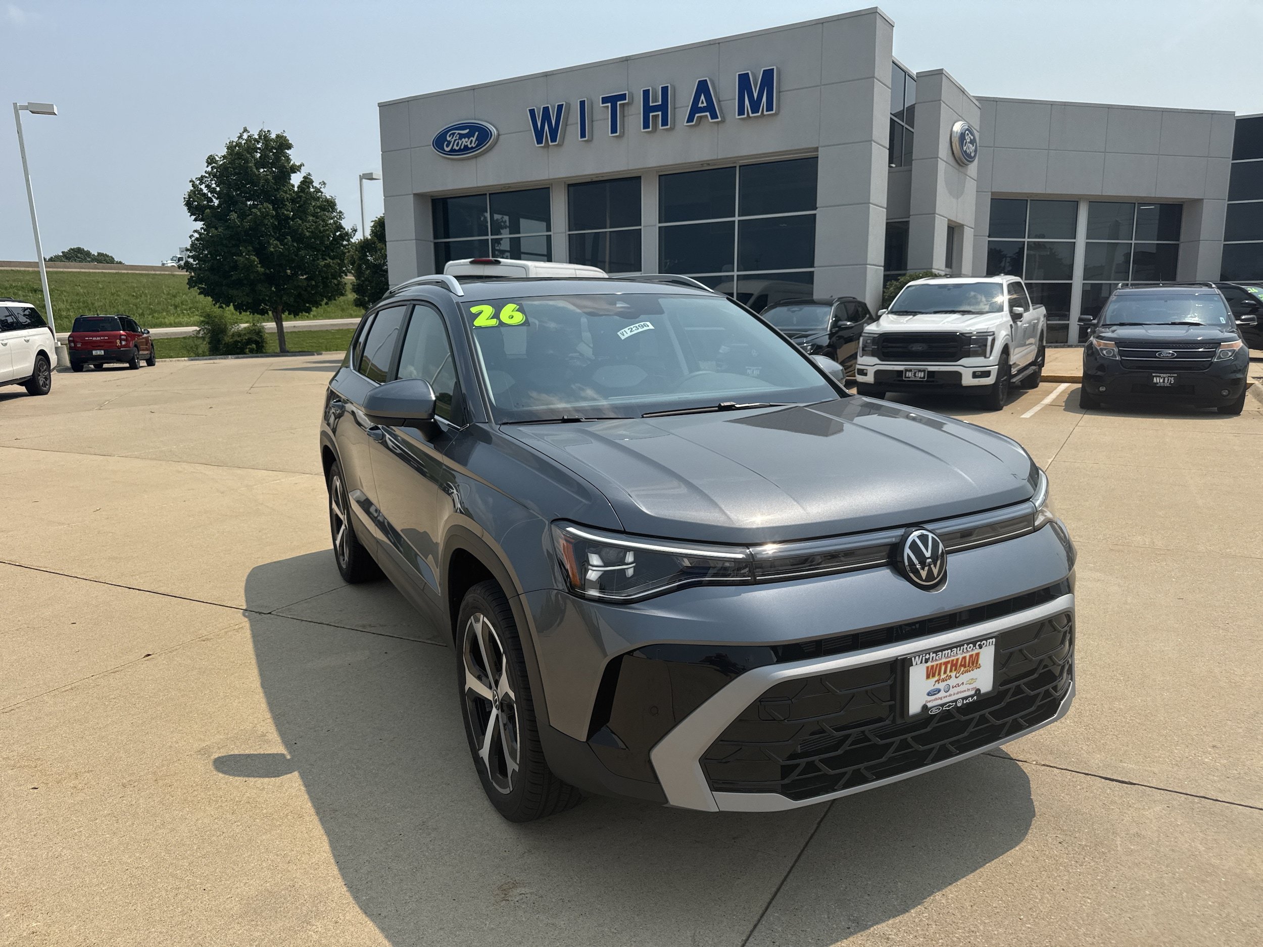 New 2026 Volkswagen Taos SEL AWD/4WD image 2