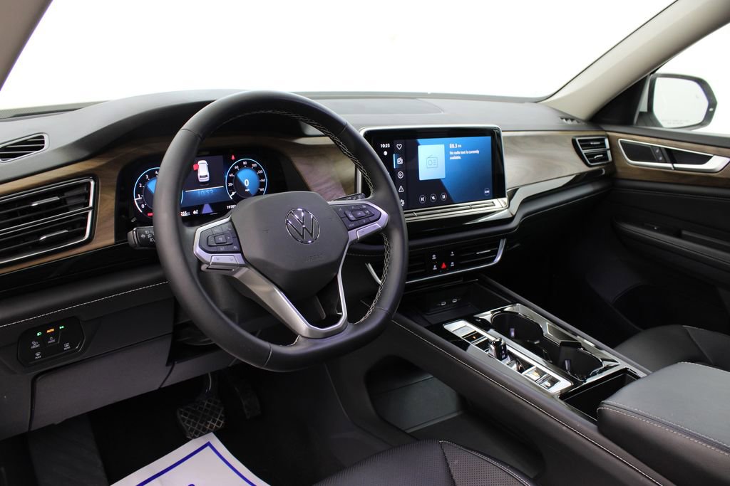 Used 2025 Volkswagen Atlas SE AWD/4WD image 14