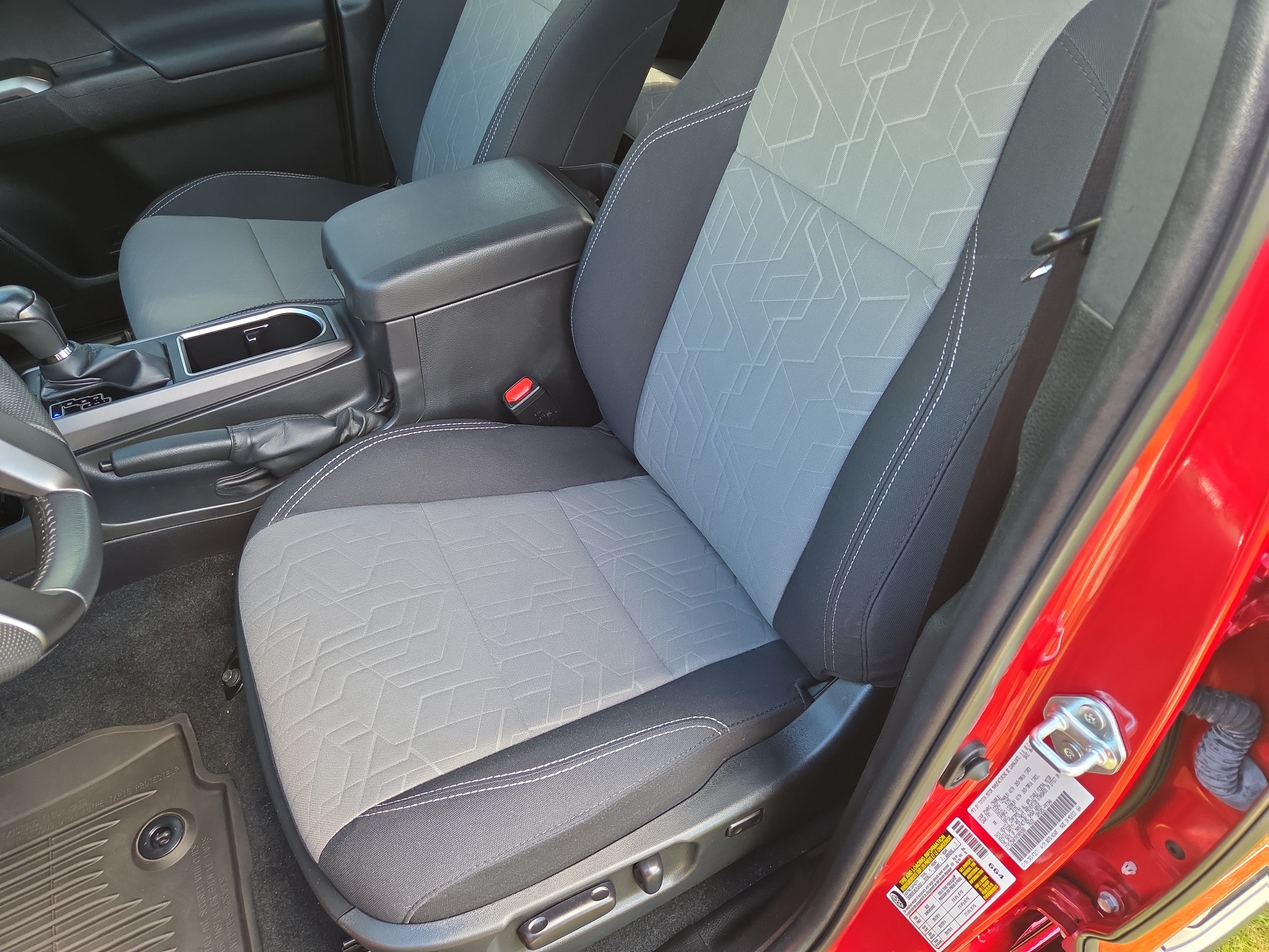 Certified 2022 Toyota Tacoma TRD Off-Road AWD/4WD image 13